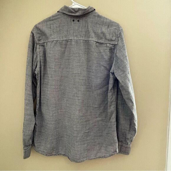 CONVERSE ONE STAR MEDIUM BUTTON UP SHIRT GRAY AND WHITE STRIPE - Picture 2 of 9